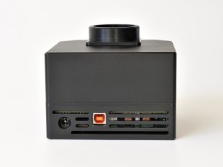 Power and USB connectors on the bottom of the camera head