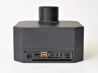 Power and USB connectors on the bottom of the camera head